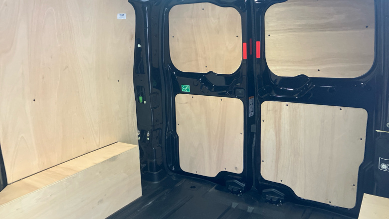 Ford Transit Custom E-320 L1 Rwd 100kW 65kWh H1 Van Limited Auto